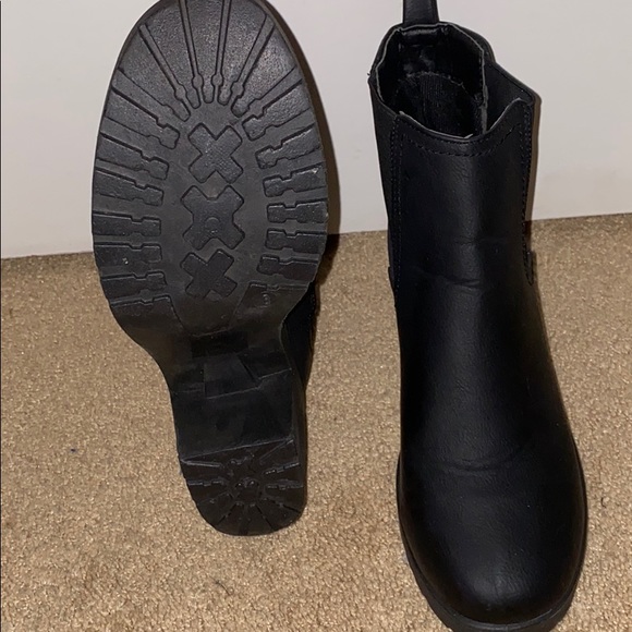 Black Wide Width Chunky Cleated Heel Chelsea Boots - Picture 1 of 3
